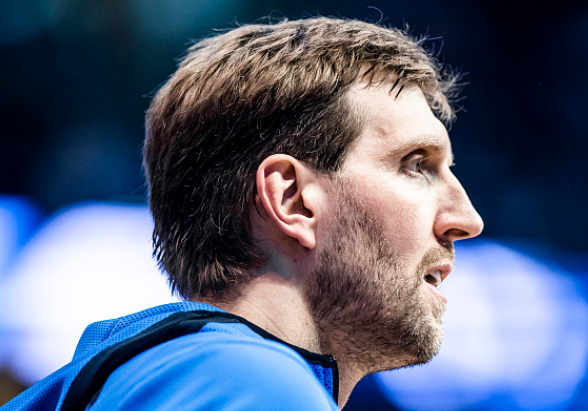 关于多特蒙德训练开放日，今夜更衣室发声引欢呼，足总杯在即，球探报告显示潜力的信息